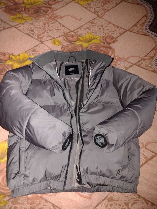 Продавам ново/марка-Bershka/мъжко ватирано яке