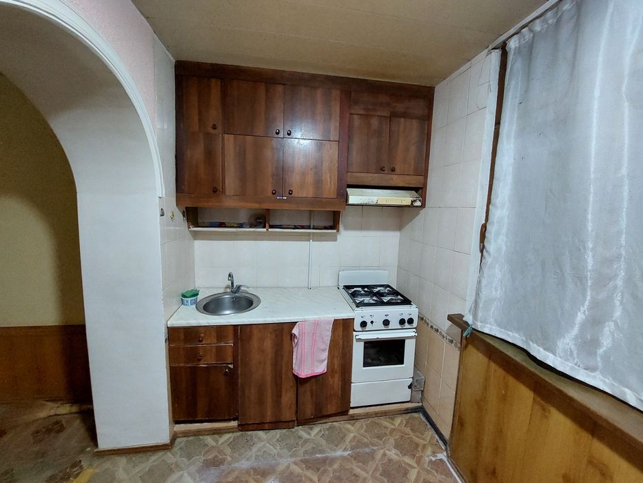 Продается квартира 4/1/4 в центре Кибрая.