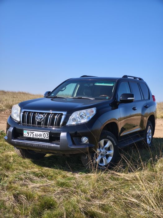 Продам бампер фары решетку