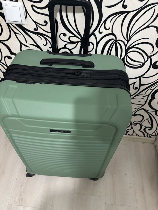 Чемодан Sharper