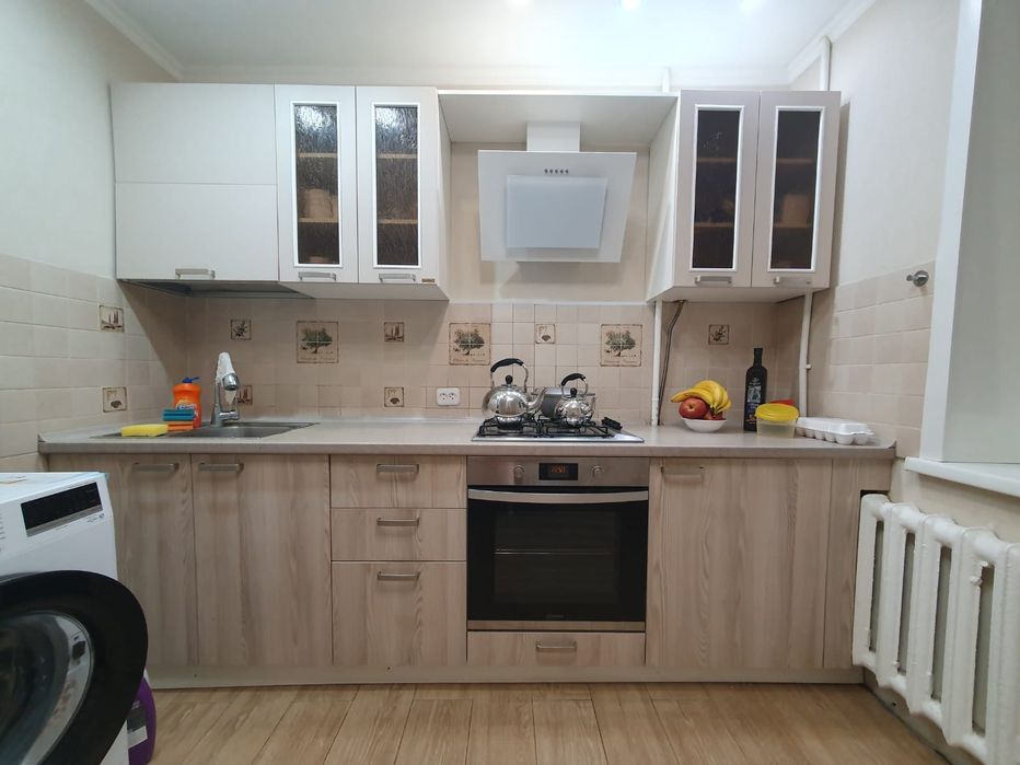 Продам кухонный гарнитур вместе с вытяжкой