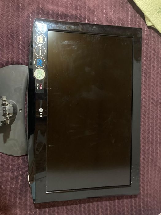 продаю телевизор LG