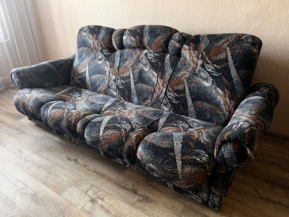 Продаётся б/у раскладной диван