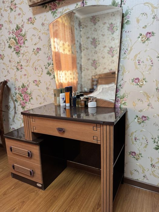 Продам спальный гарнитур