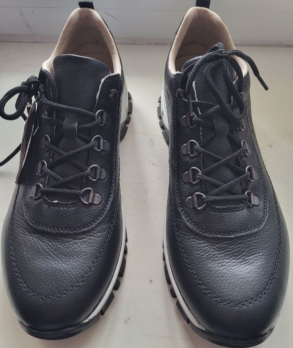 Кроссовки женские