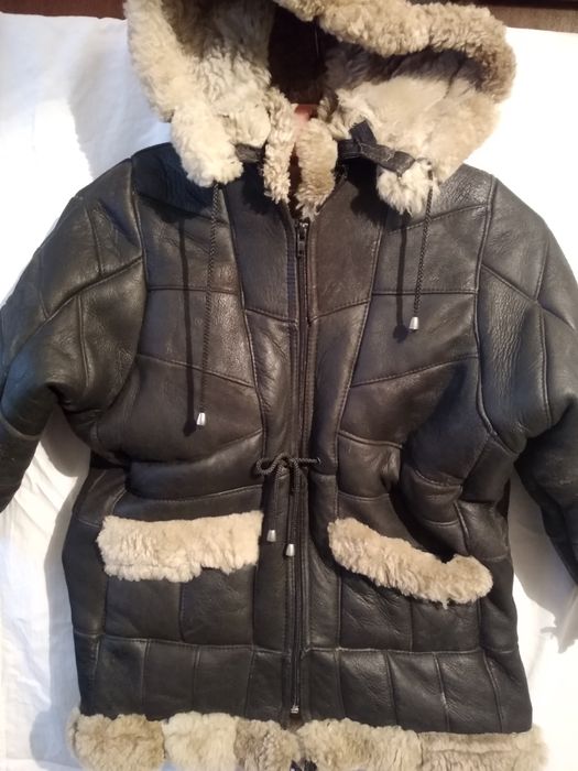 Детско палто от естествена кожа.