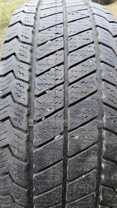 4бр гуми 215 65 16С барум