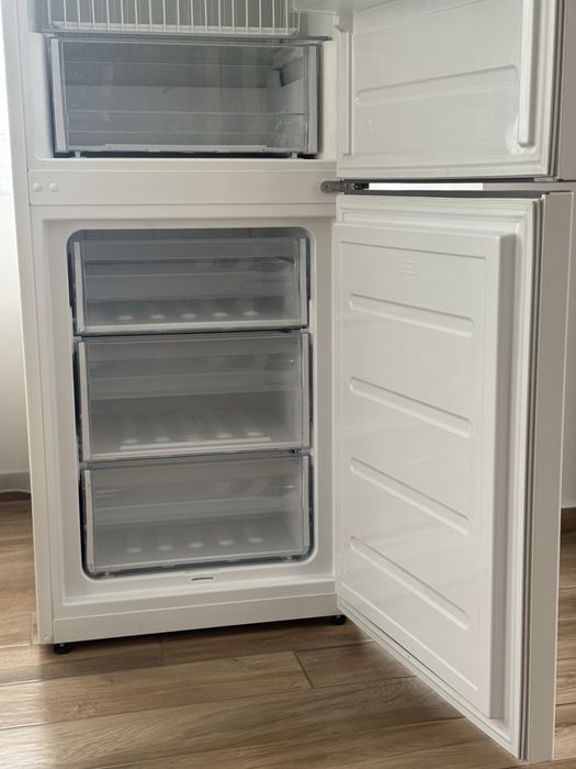 Frigider Whirlpool