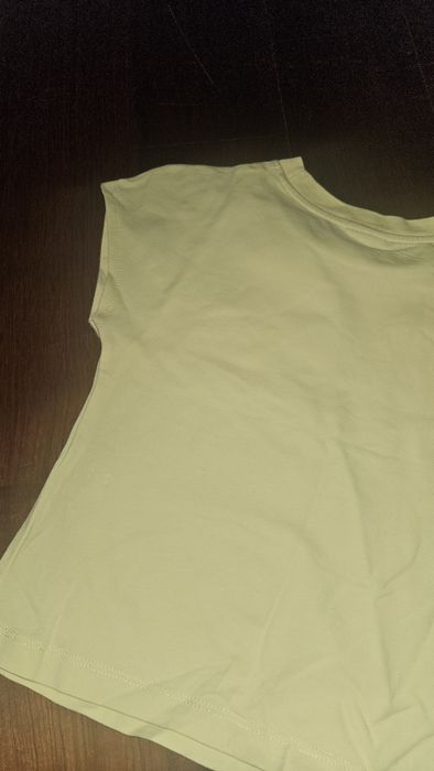 Жълта тениска с плодове и камъчета размер xxs/xs