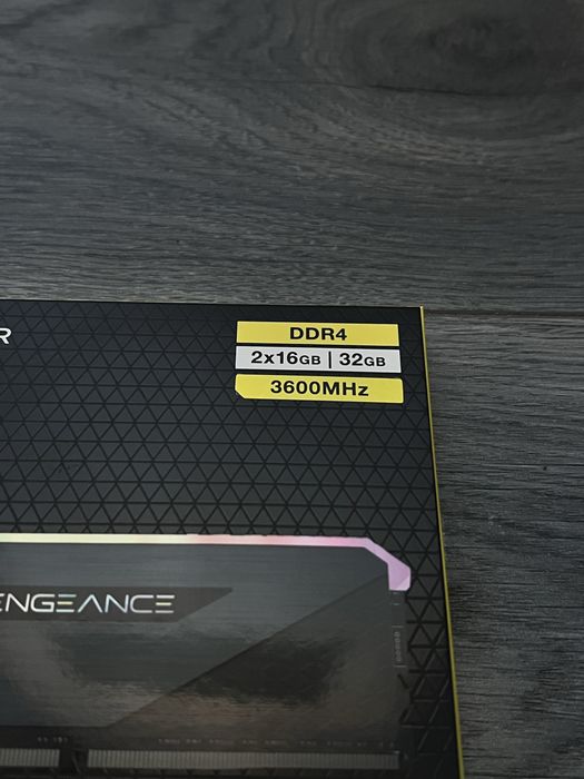 32GB Corsair Vengeance RGB RT