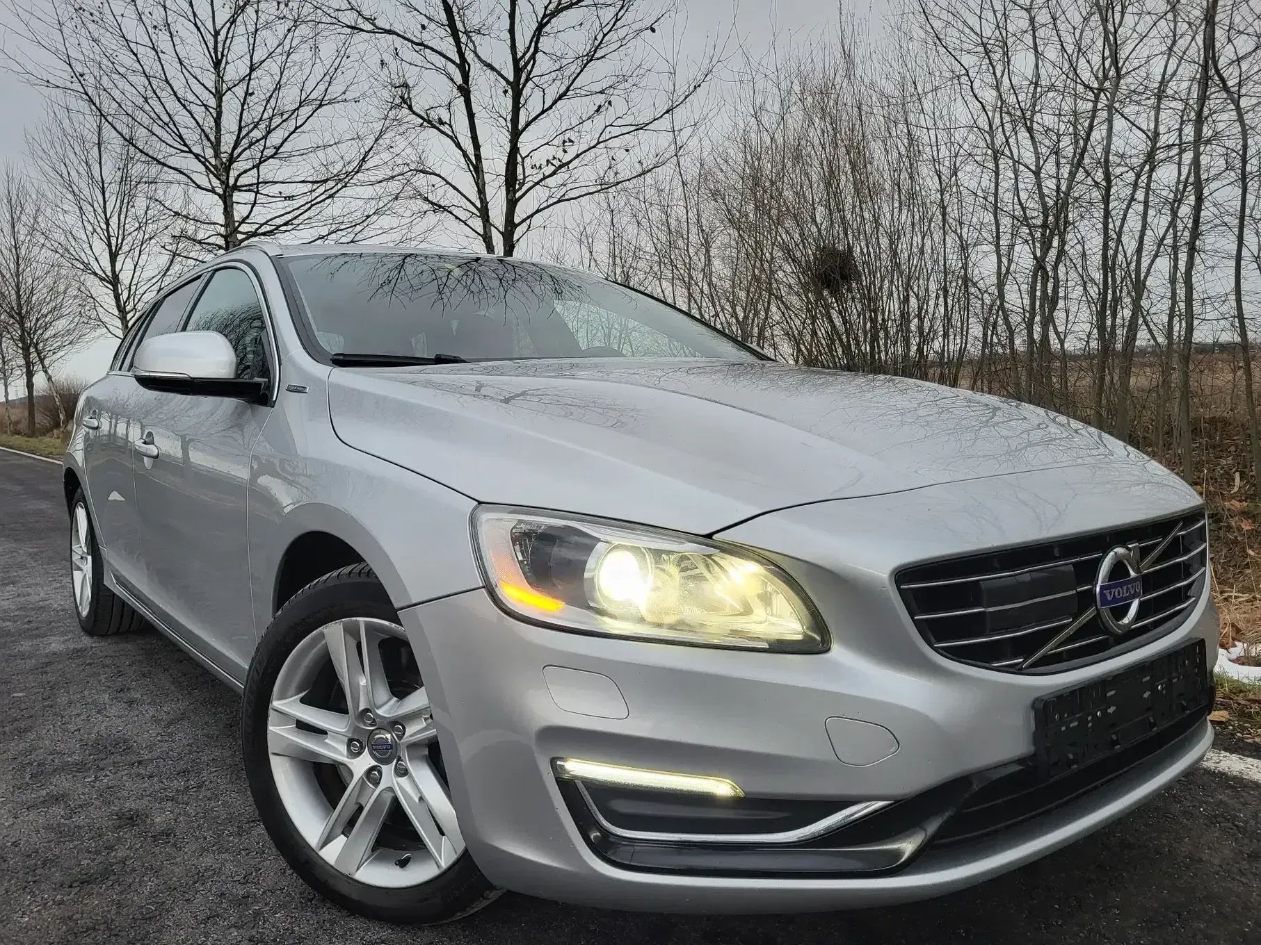 Volvo V60 Volvo V 60 2.4 D6 Plug-in Hybrid Summum AWD 50 Km Autonomie ...