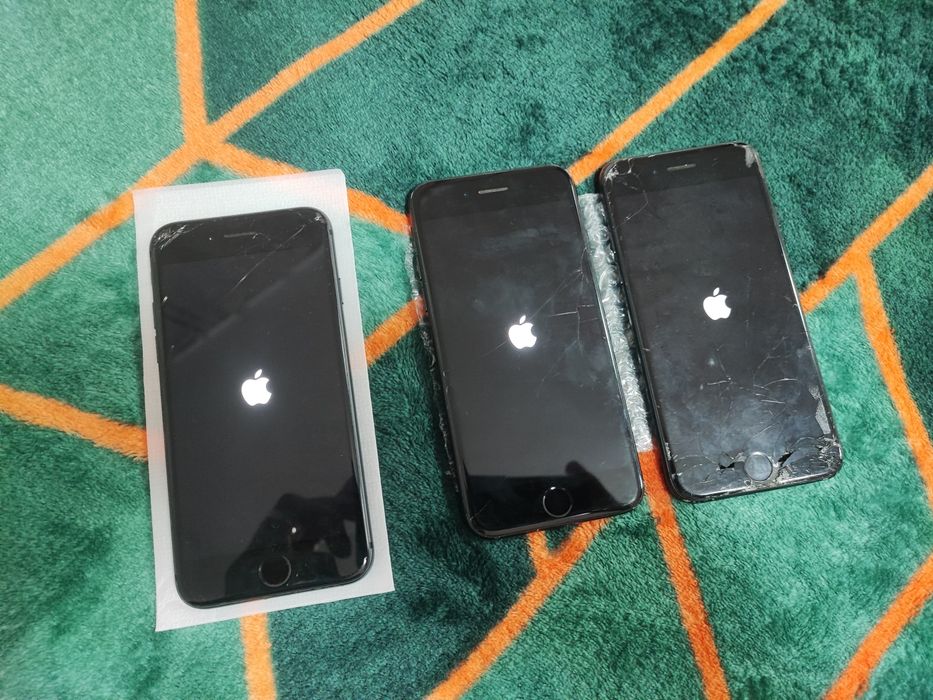 Vând iPhone 8 și 7