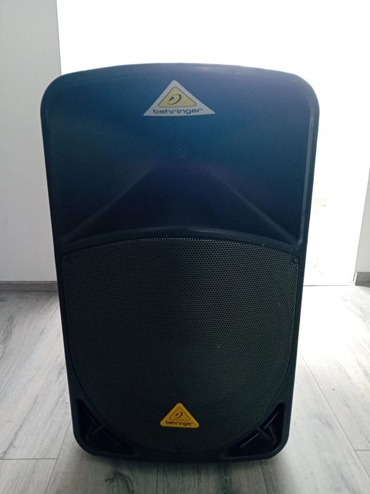 Vând boxă BEHRINGER B115 MP3