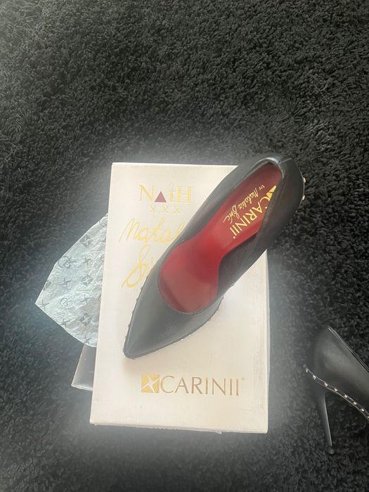 Елегантни обувки на висок ток