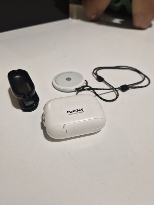 Insta360 GO 2 экшн-камера + зарядный кейс и крепления