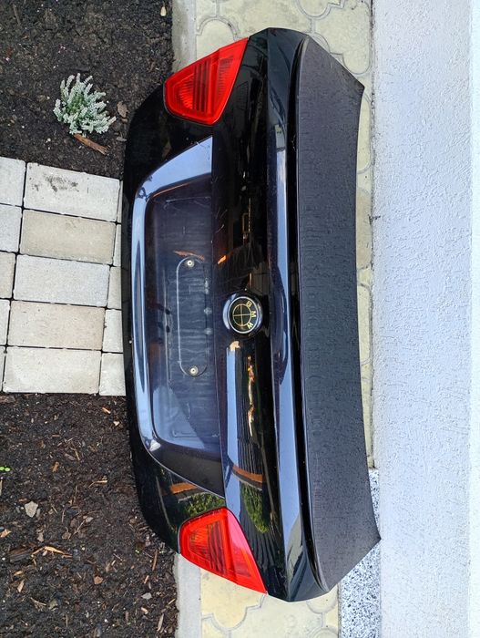 Capotă șpate completă BMW e90 non facelift cu stopuri și eleron NEGRU