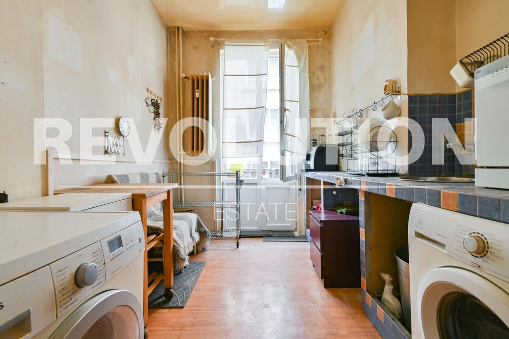 Продава се Тристаен апартамент в София, Център - 82 кв.м за 2869 €/кв.м - Снимка #3