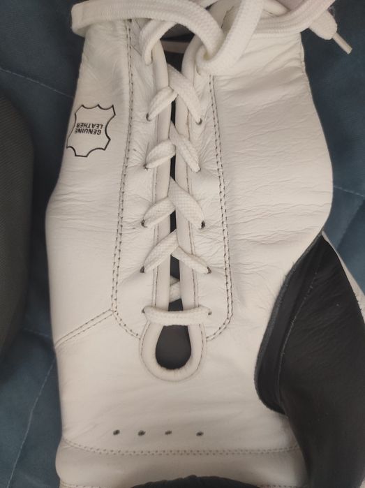 Продам профессиональные перчатки green hill