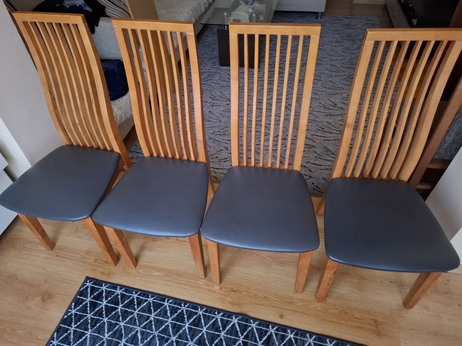 Кръгла маса разтегателна 110-140см  с четири стола