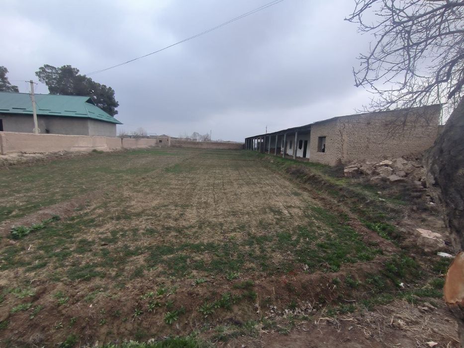 Уй бор кимга керак буса срочно сотаман