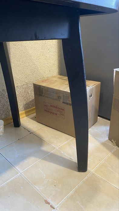 Стол для гостинной