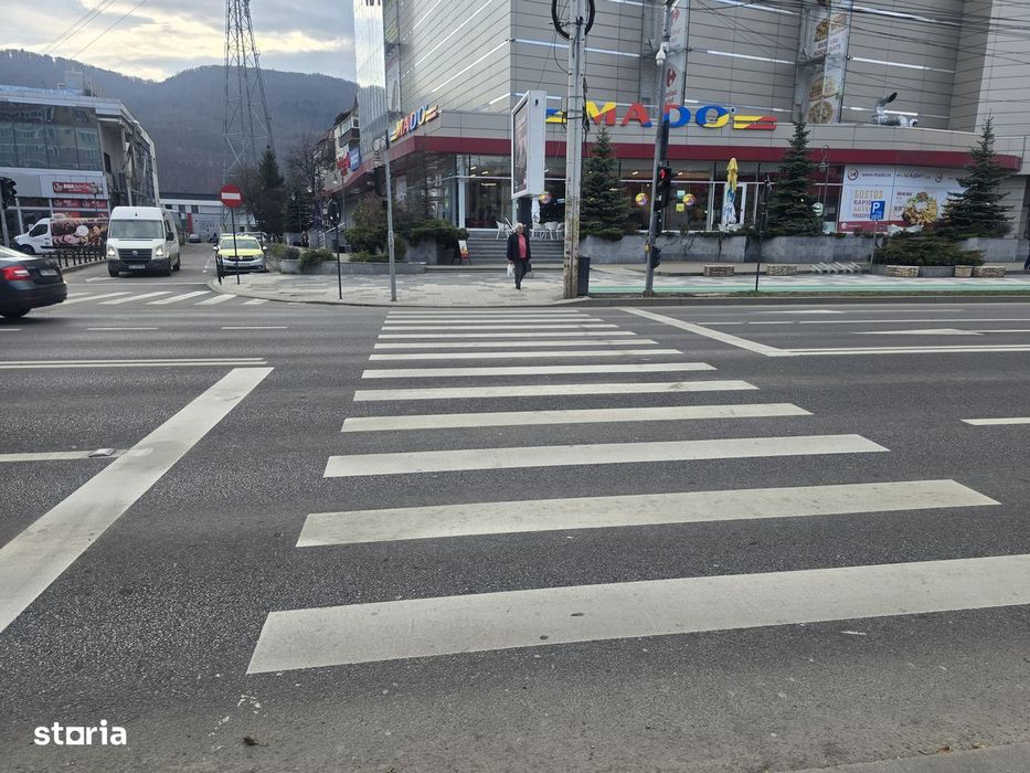 Spațiu comercial Piața Petrodava!