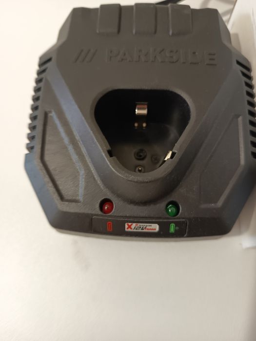 12 V -2.4/ 4.5 Ah / Батерия и зарядно Parkside/Парксайд Performance