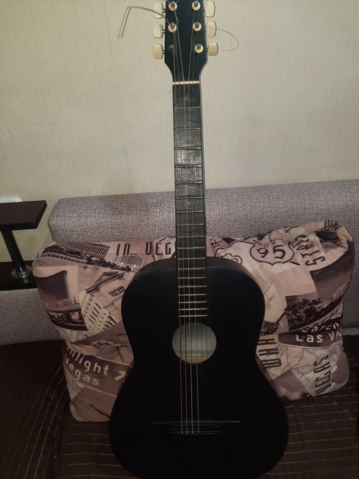 Акустическая гитара