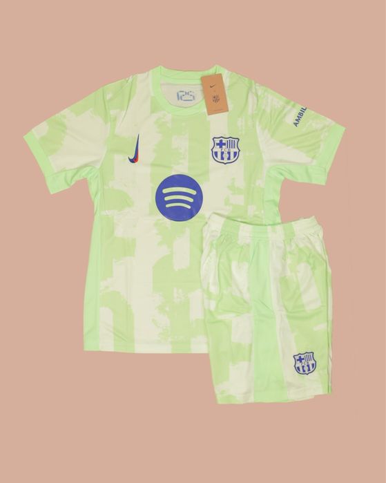 Har xil turdagi futbol formalar, optomga 55 mingdan beraman