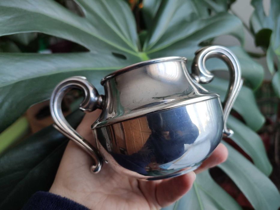 Vas vechi argintat tip zaharnita