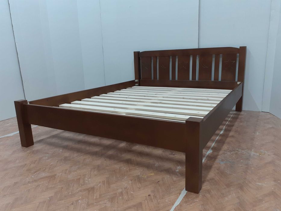 TRANSPORT GRATUIT.Pat matrimonial din lemn masiv cod 210A