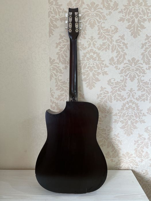 Продам гитару б/у