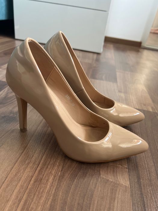 Pantofi damă stiletto crem lucioși