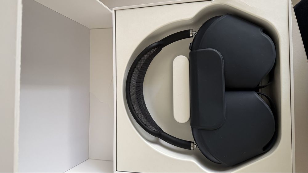 Apple AirPods Max в идеальном состоянии.
