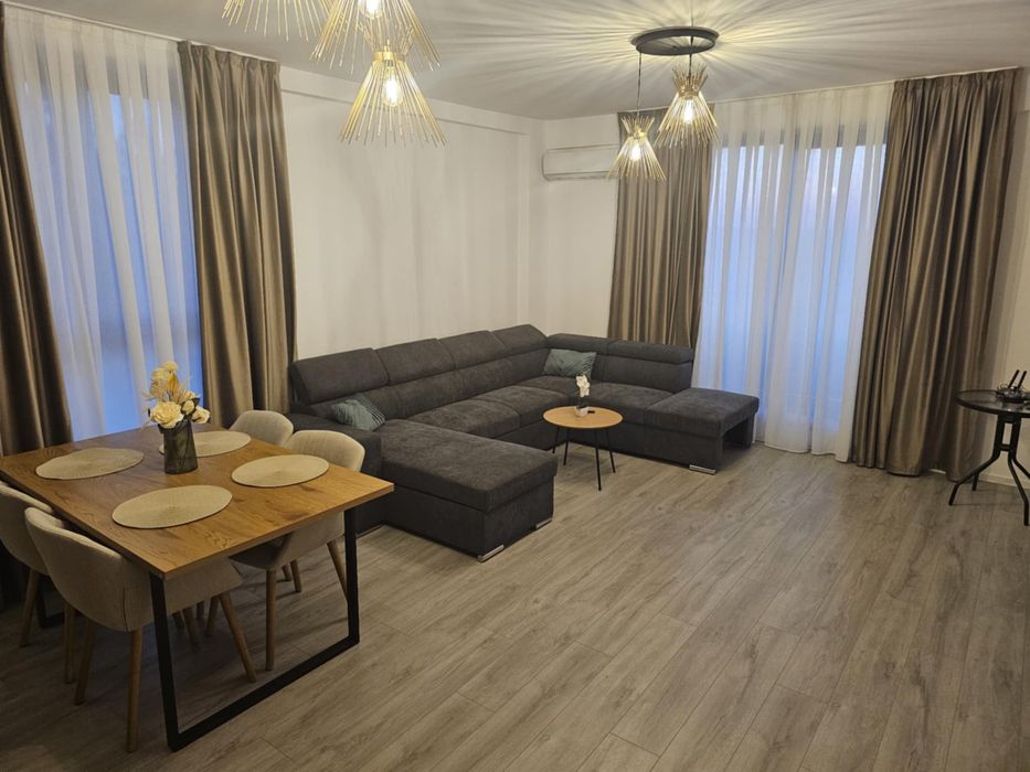 Vand apartament cu 2 camere ,baie ,balcon .baile felix