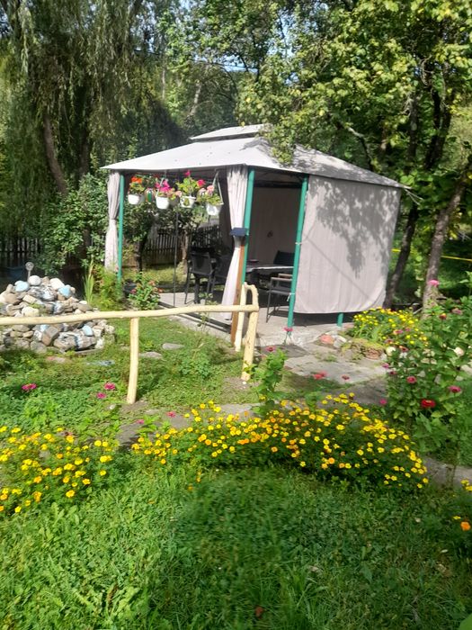 Vând  casă la curte