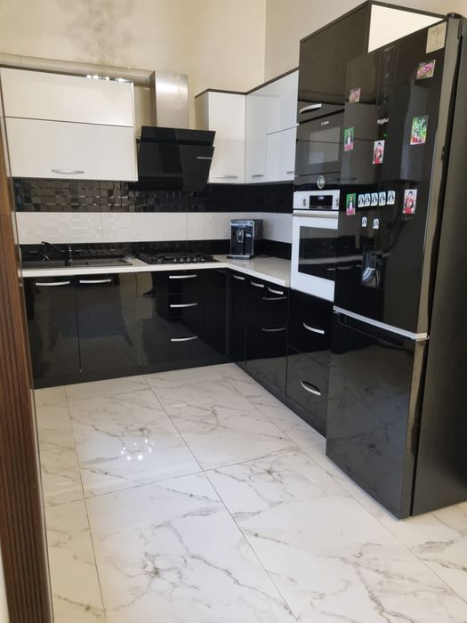 De vânzare apartament 3 camere,complet mobilat și utilat.