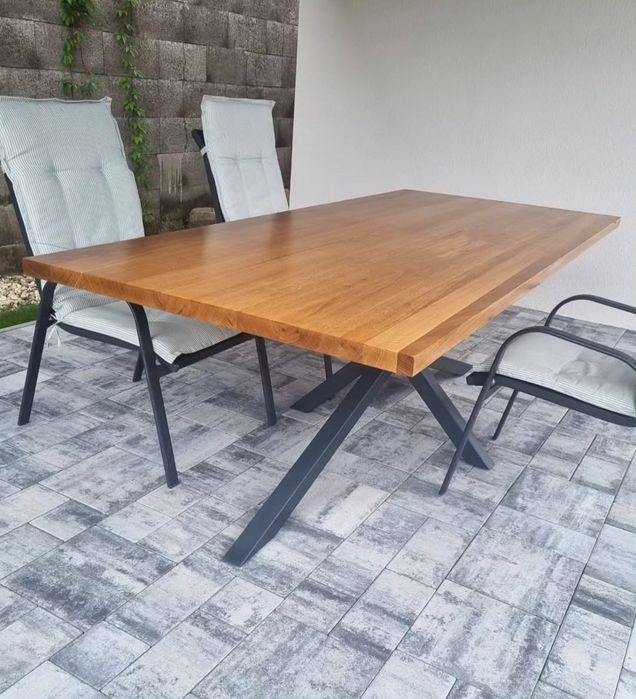 Трапезни маси от масив дъб с метални крака