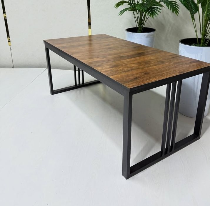 Jurnalniy stol loft