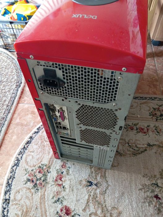 Vând PC complet cu monitor LCD Philips 19