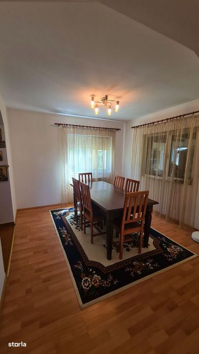 Casă de vânzare în Curtea de Argeș.