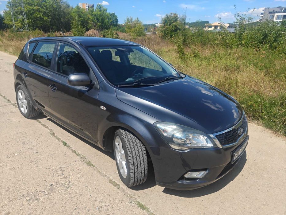 Автомобил Киа Сийд 1.6 i