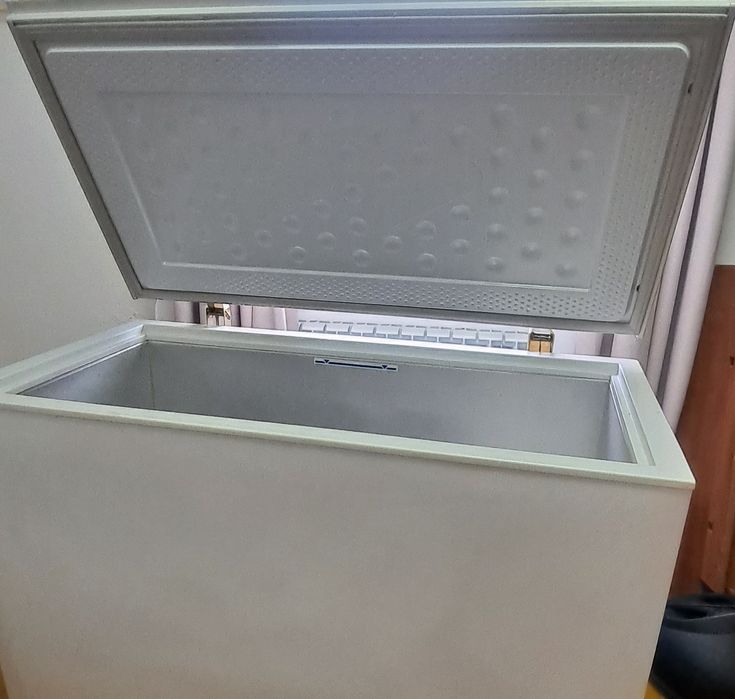 Продам морозильник