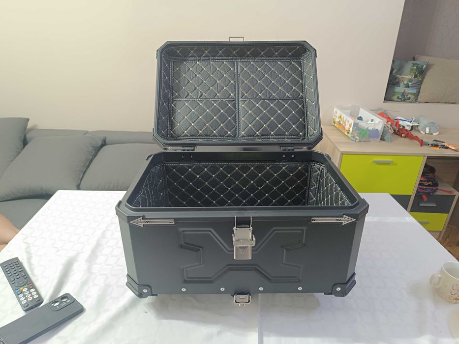 Куфар за мотор капацитет 65 , 45 литра.  Топ кейс. Куфар за мотоциклет