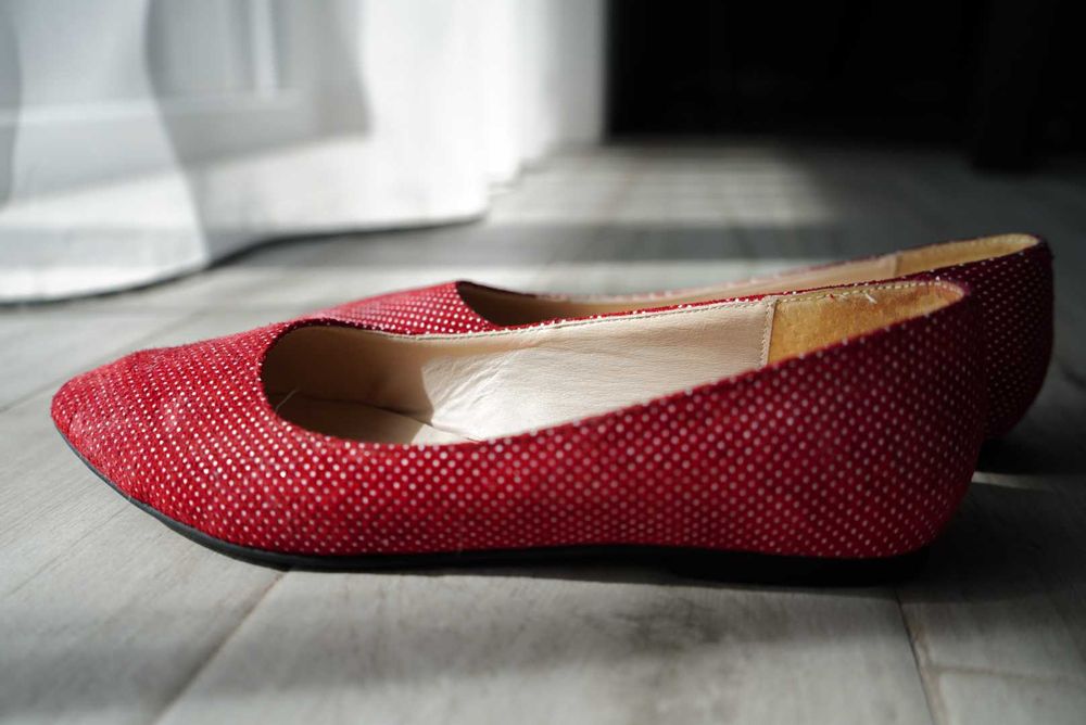 Balerini rosii cu buline