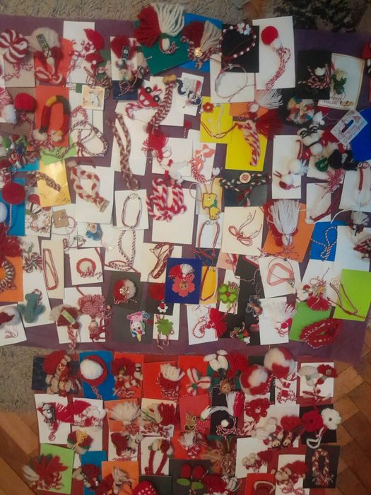 Продажба на мартеници различни модели