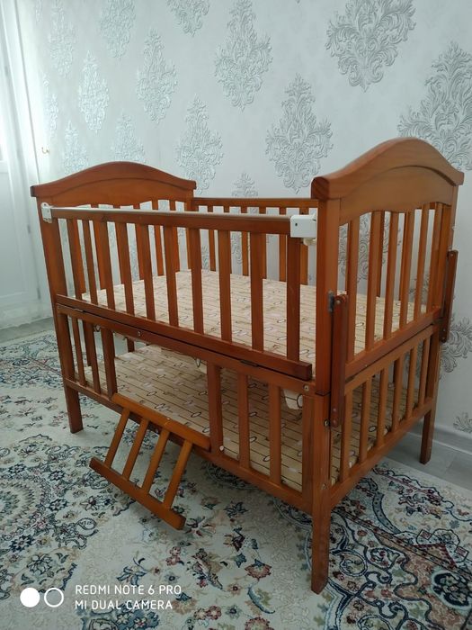 Продам детскую кроватку с люлькой