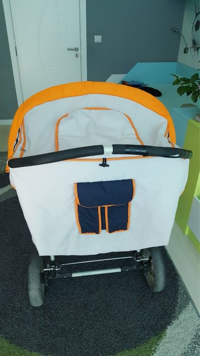 Бебешка количка за близнаци