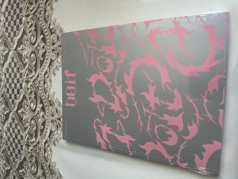 Продам альбом stray kids из Корей