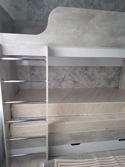 Кровать двух яростная